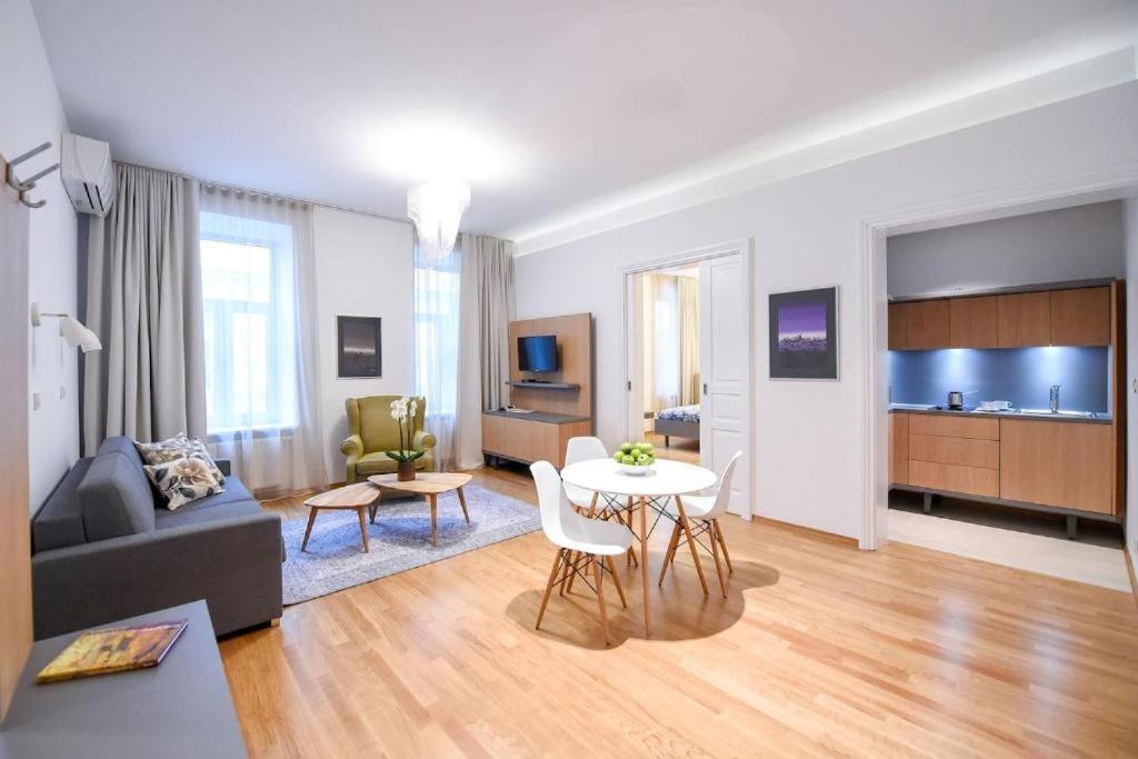 City Centre Chic Apartment Ljubljana 2/4 ภายนอก รูปภาพ
