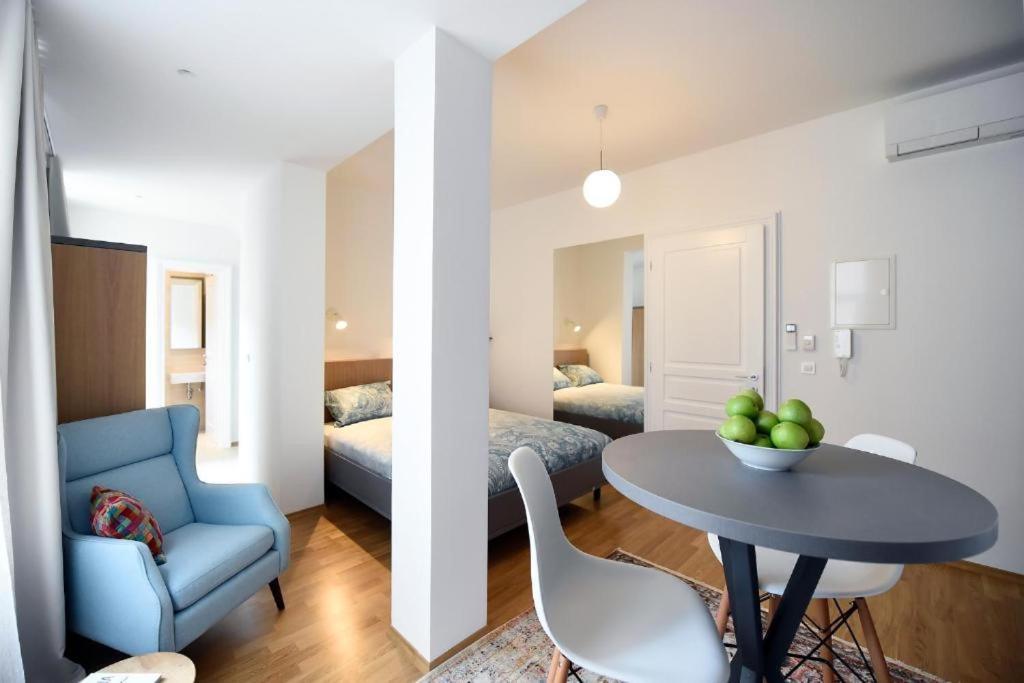 City Centre Chic Apartment Ljubljana 2/4 ภายนอก รูปภาพ