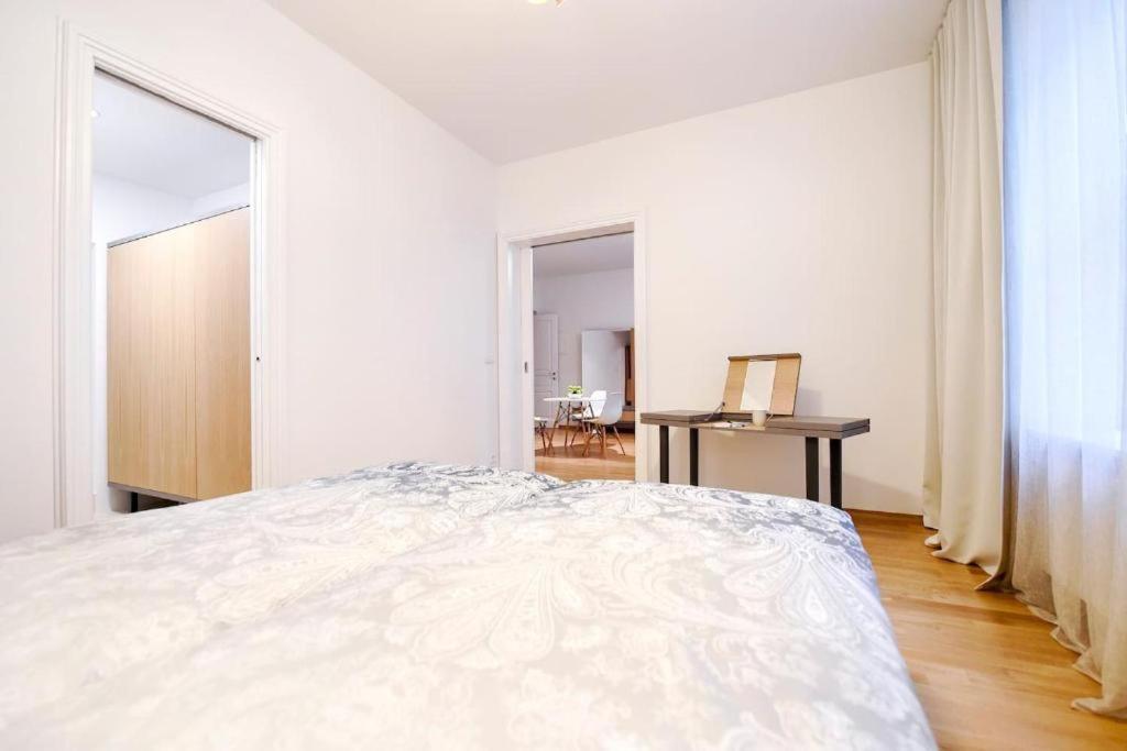 City Centre Chic Apartment Ljubljana 2/4 ภายนอก รูปภาพ