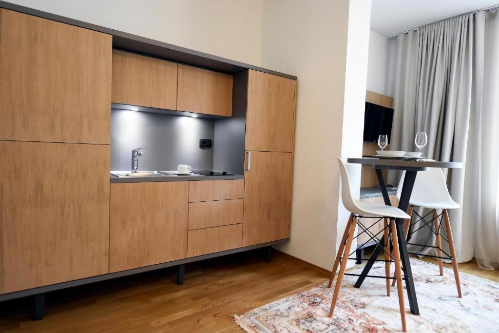 City Centre Chic Apartment Ljubljana 2/4 ภายนอก รูปภาพ