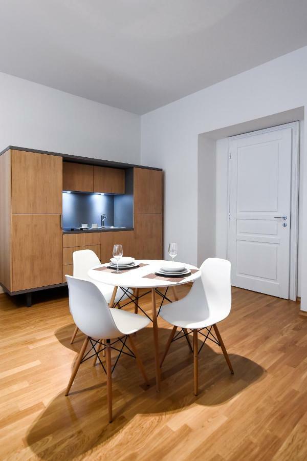 City Centre Chic Apartment Ljubljana 2/4 ภายนอก รูปภาพ